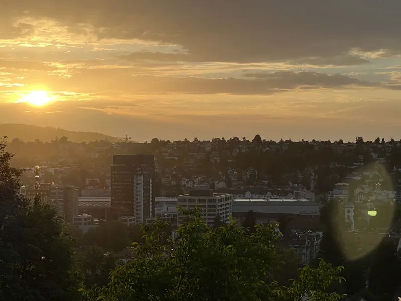 St. Gallen: Blick über die Stadt im Abendlicht
